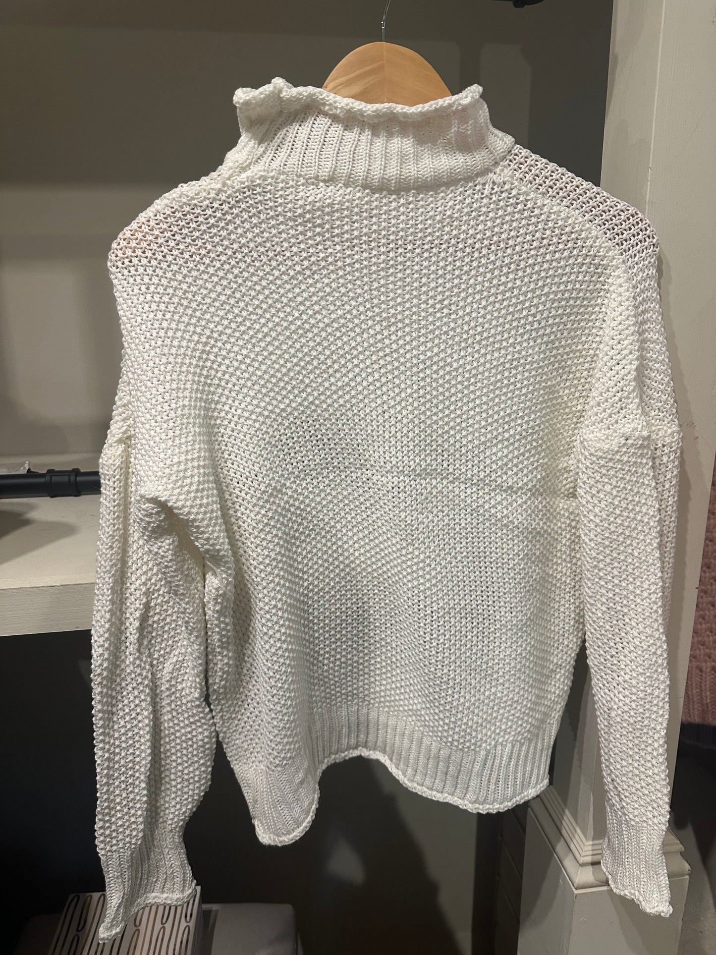 High neck crochet knit jumper- White/medium