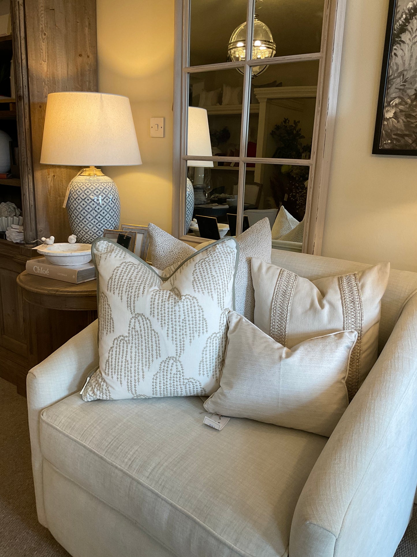 Medium patterned cushion