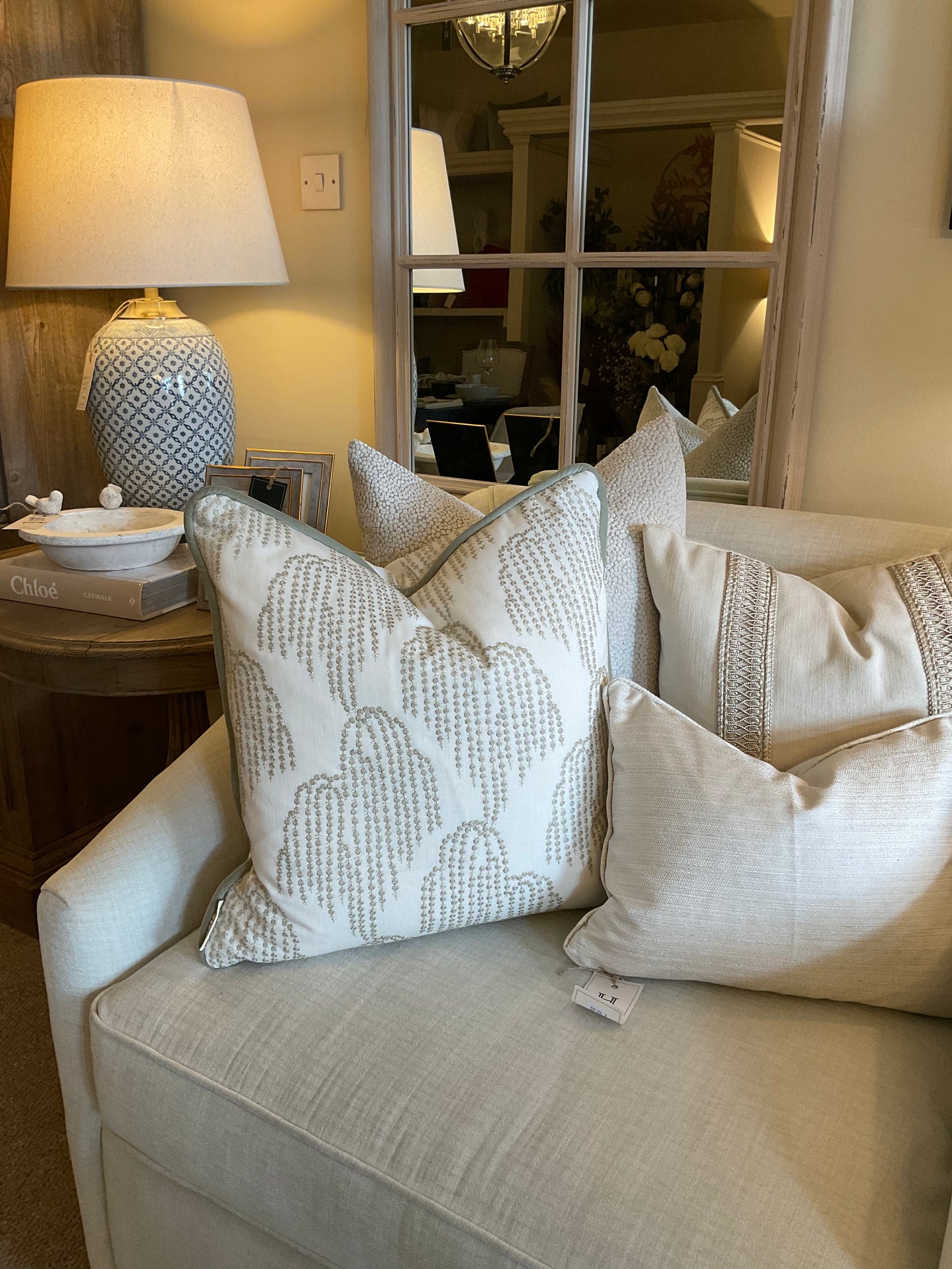 Medium patterned cushion