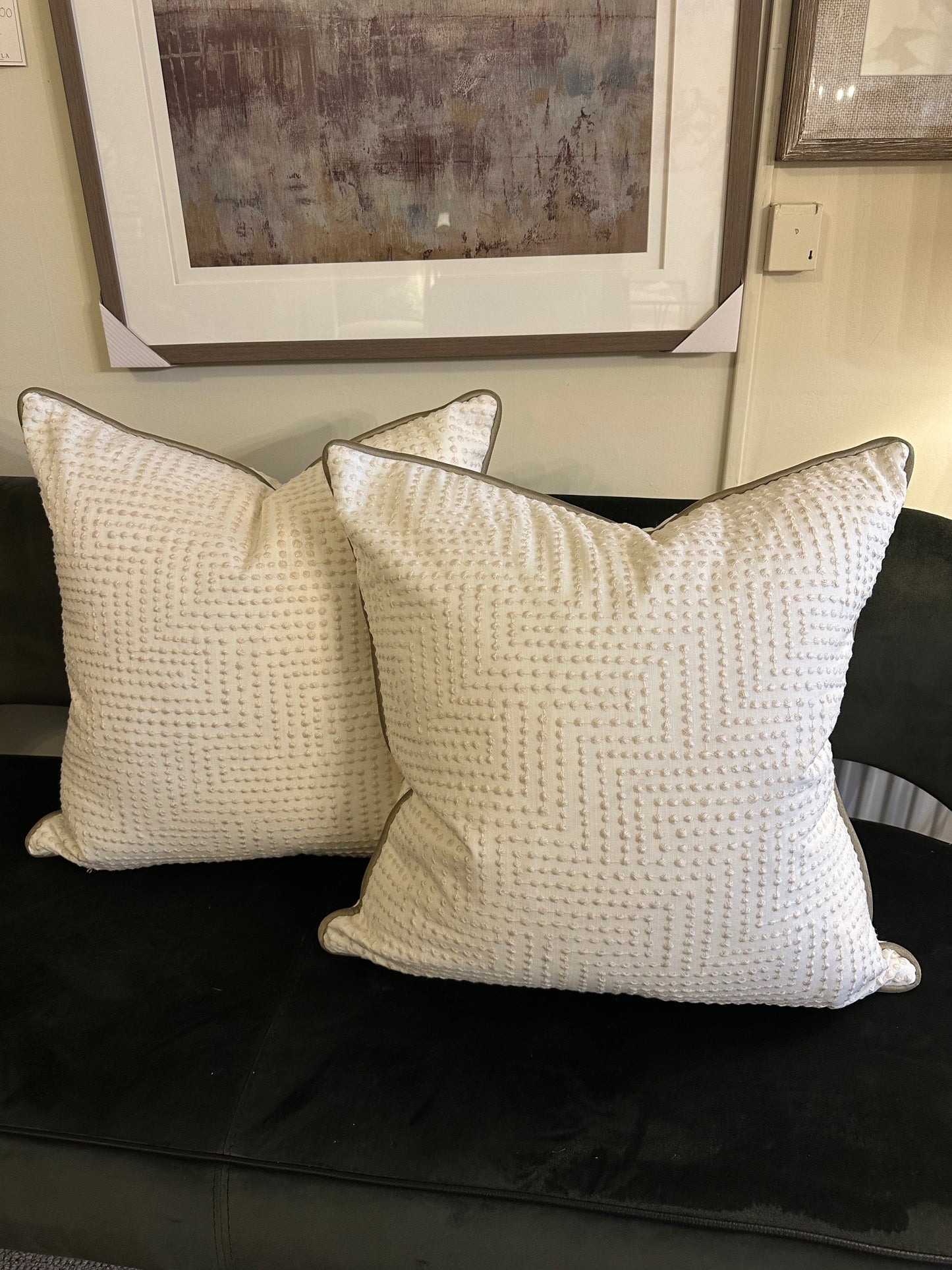 Dot texture cushion