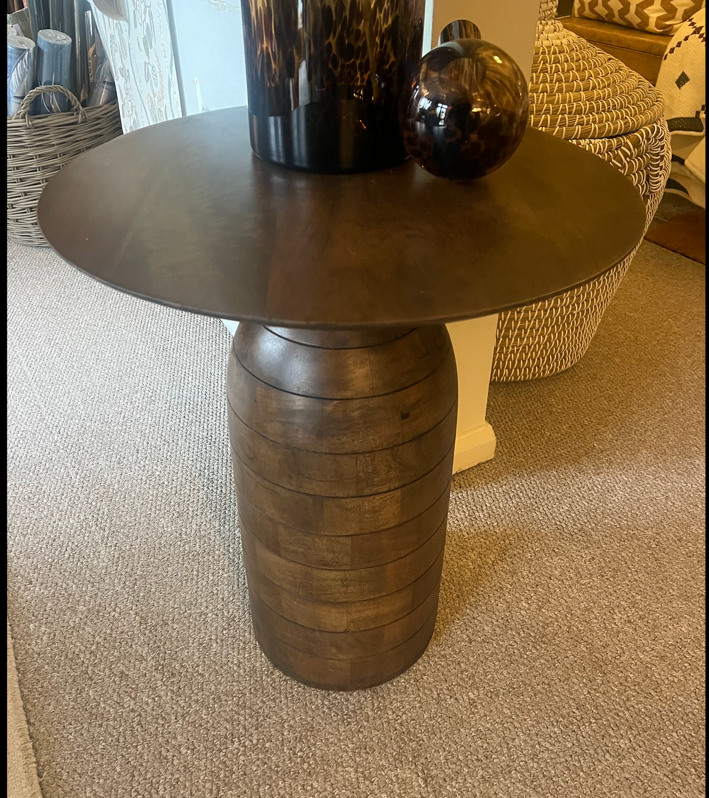 Acacia Wood Round Table