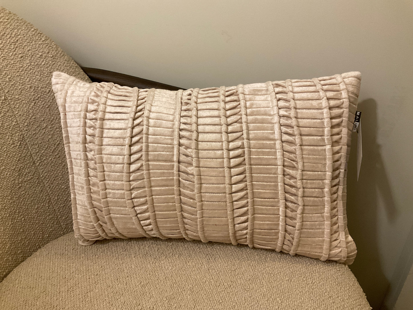 Textured Pleat Lumbar Cushion – Soft Champagne